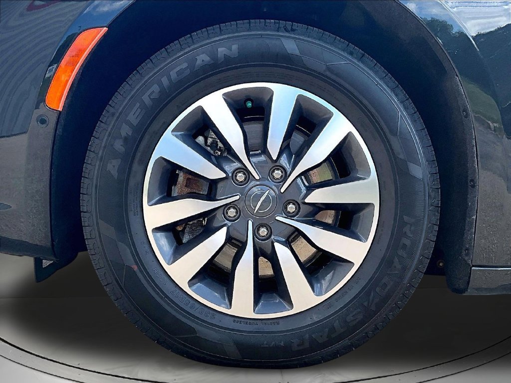 Used 2021 Chrysler Pacifica Touring-L w/ Uconnect Theater Family Group FWD image 33