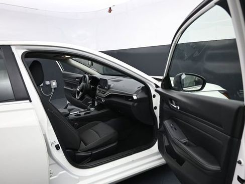 Used 2025 Nissan Altima 2.5 SV FWD image 21