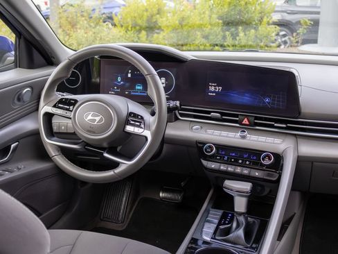 Certified 2024 Hyundai Elantra SEL w/ Convenience Package FWD image 11