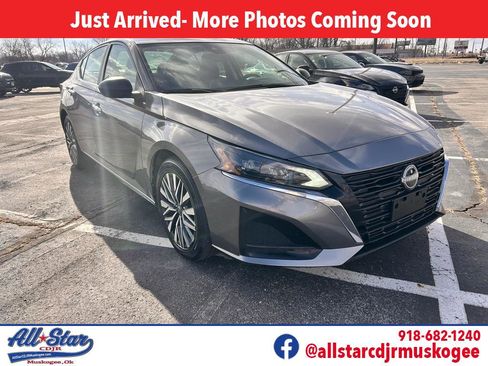 Used 2024 Nissan Altima 2.5 SV image 1