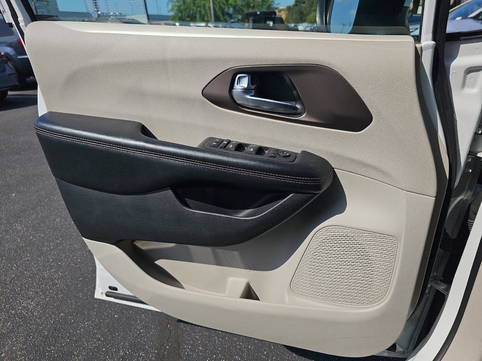 Used 2019 Chrysler Pacifica LX w/ Tire & Wheel Group FWD image 28