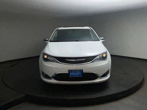 Used 2020 Chrysler Pacifica Limited FWD image 2