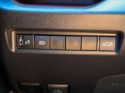 Used 2019 Toyota RAV4 Limited FWD image 20
