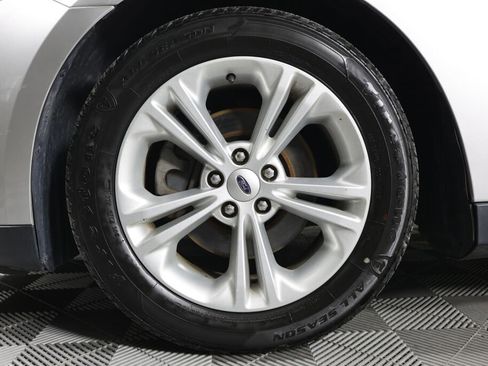 Used 2015 Ford Taurus SE image 9