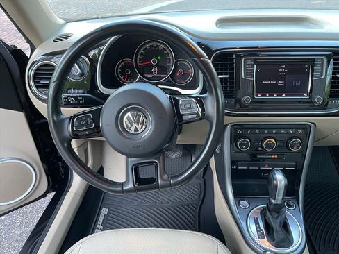 Used 2018 Volkswagen Beetle 2.0T SE FWD image 6