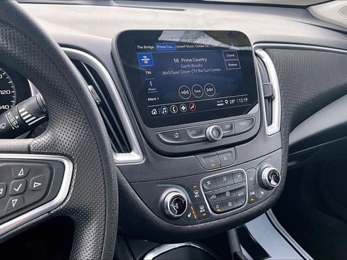 Used 2024 Chevrolet Malibu LT image 9