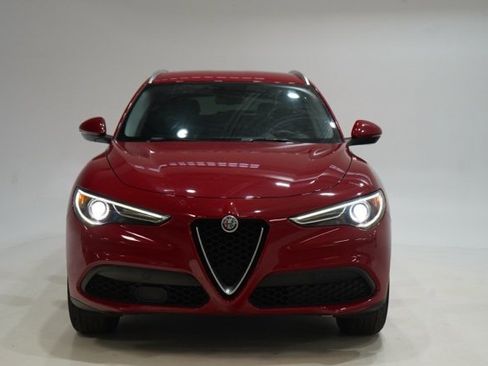 Used 2018 Alfa Romeo Stelvio AWD image 2