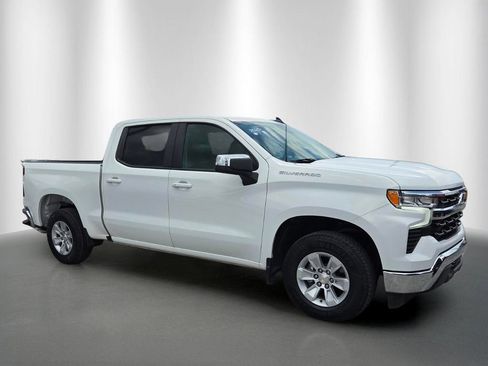 Used 2025 Chevrolet Silverado 1500 LT RWD image 2