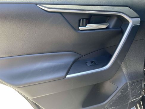 Used 2021 Toyota RAV4 XLE FWD image 13