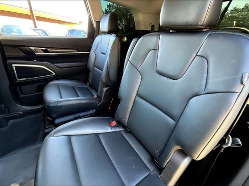 Used 2023 Kia Telluride S image 18