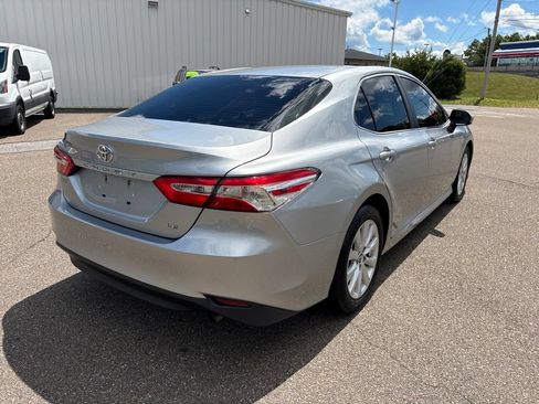 Used 2018 Toyota Camry LE FWD image 7