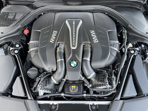 Used 2018 BMW M550i xDrive image 7