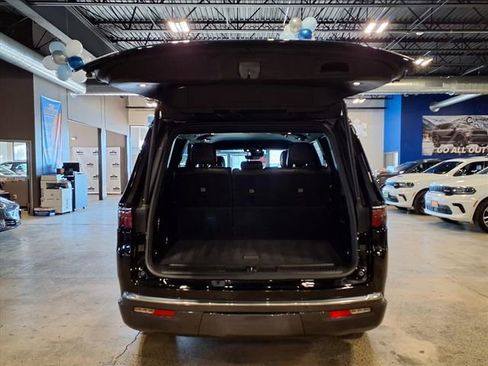 Used 2022 Jeep Wagoneer Series III w/ Flexible Seating Group AWD/4WD image 12
