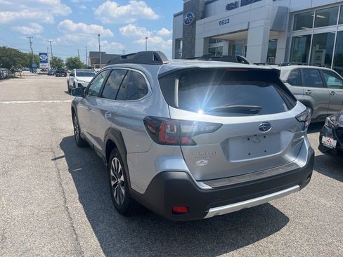 Used 2025 Subaru Outback Limited AWD/4WD image 6