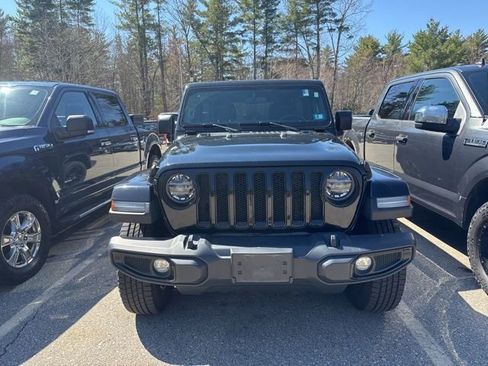 Used 2021 Jeep Wrangler Unlimited Sahara image 2