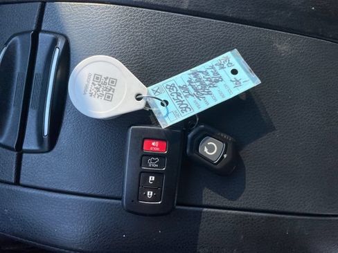 Used 2018 Toyota Highlander XLE AWD/4WD image 26
