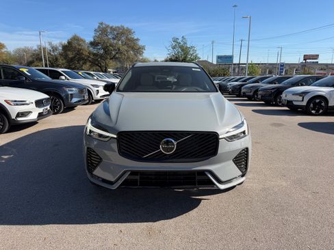 New 2026 Volvo XC60 B5 Plus w/ Protection Package Premier image 4