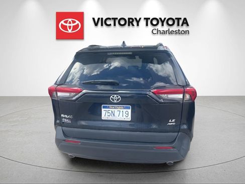 Used 2021 Toyota RAV4 LE image 7
