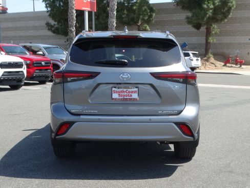 New 2026 Toyota Highlander Platinum AWD/4WD image 6