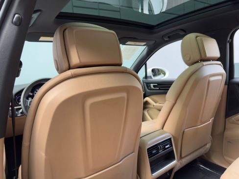 Used 2022 Porsche Cayenne image 39