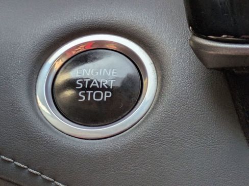 Used 2024 Toyota Highlander LE image 17