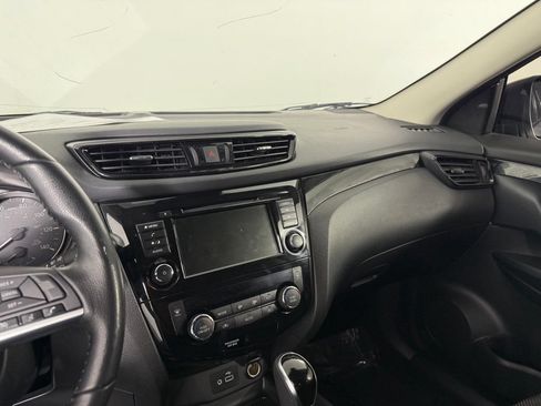 Used 2021 Nissan Rogue Sport SV FWD image 22