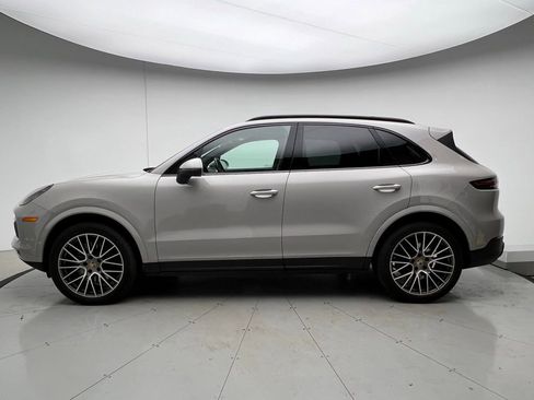 Used 2023 Porsche Cayenne Platinum Edition image 2