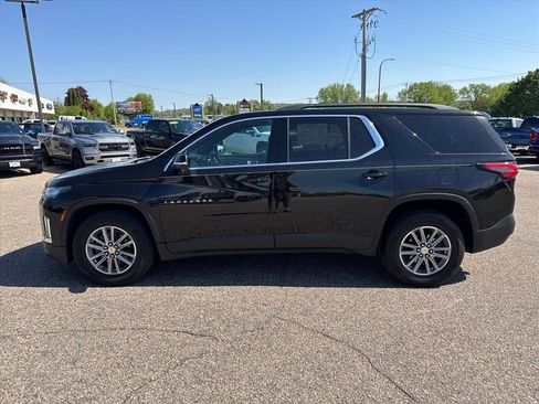 Used 2023 Chevrolet Traverse LT FWD image 2