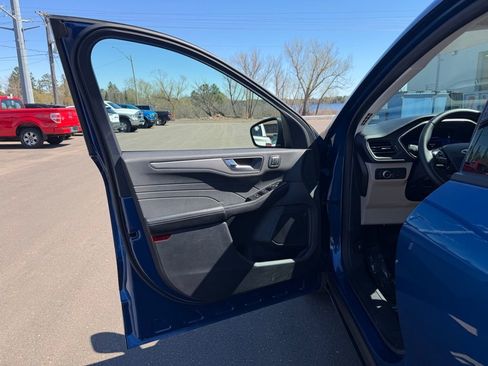 Used 2022 Ford Escape SEL w/ Technology Package AWD/4WD image 12