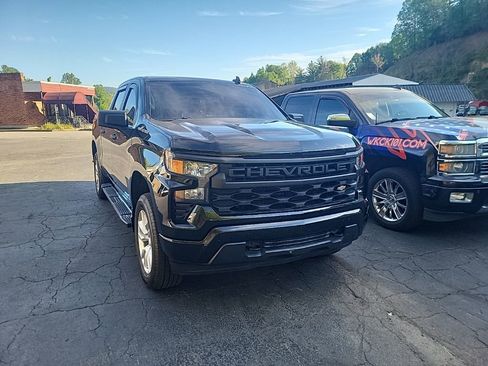 Used 2022 Chevrolet Silverado 1500 Custom image 3