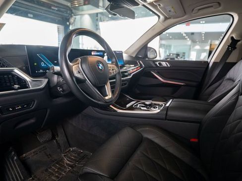 Used 2024 BMW X7 xDrive40i image 4