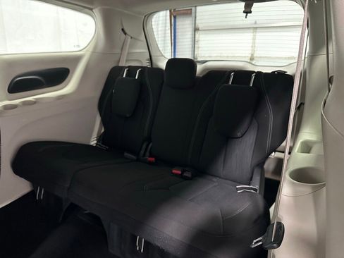 Used 2023 Chrysler Voyager LX image 50
