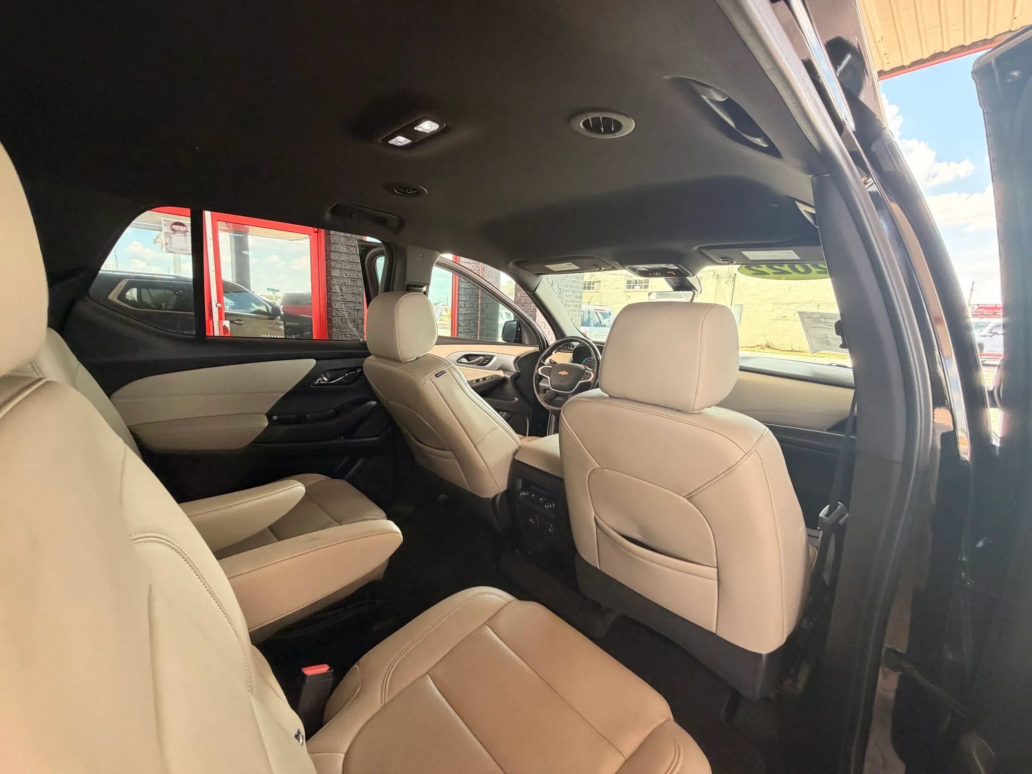 Used 2022 Chevrolet Traverse LT w/ LT Premium Package FWD image 29
