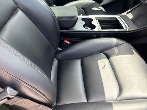 Used 2021 Tesla Model Y Long Range AWD/4WD image 27