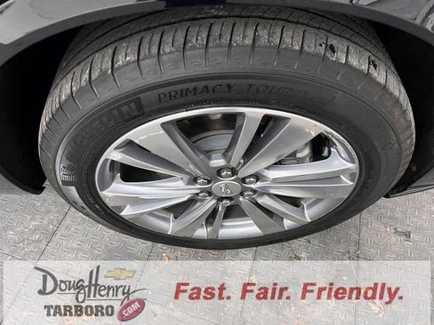 Used 2025 Cadillac XT6 Premium Luxury image 18