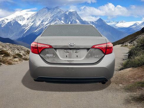 Used 2018 Toyota Corolla LE image 4