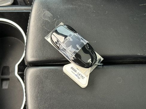 Used 2016 Tesla Model S 85D image 28