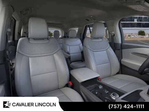 Used 2026 Ford Explorer Active w/ Active Comfort Package AWD/4WD image 10