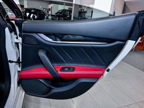 Used 2022 Maserati Ghibli Modena image 26