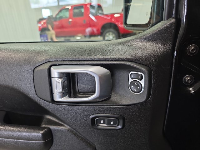 Used 2025 Jeep Wrangler Unlimited Sport AWD/4WD image 21