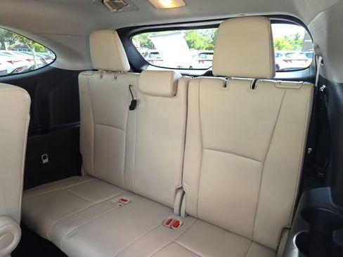 Used 2021 Toyota Highlander Platinum FWD image 9