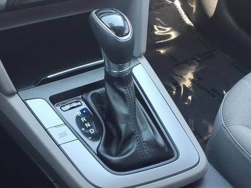 Used 2017 Hyundai Elantra SE image 25