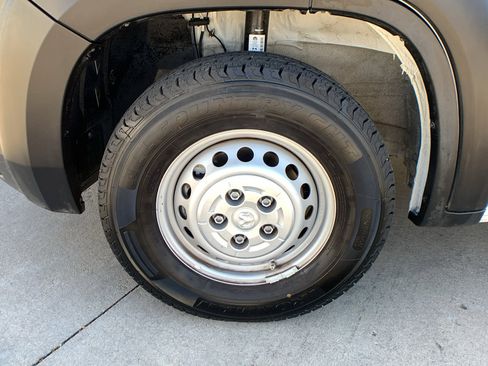 Used 2025 RAM ProMaster 2500 w/ Convenience Group image 9