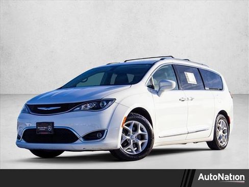 Used 2019 Chrysler Pacifica Touring-L w/ Tire & Wheel Group image 1