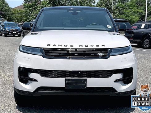 Used 2024 Land Rover Range Rover Sport SE AWD/4WD image 3
