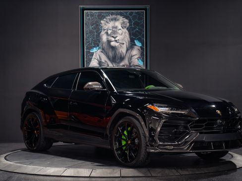 Used 2022 Lamborghini Urus AWD/4WD image 3