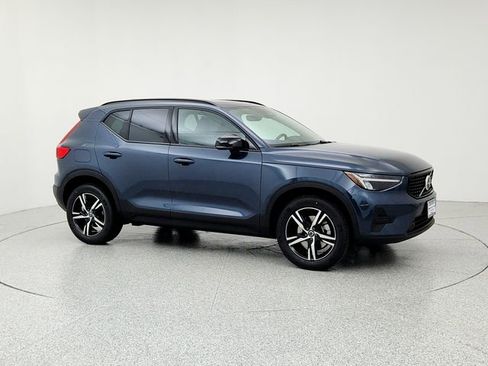 New 2026 Volvo XC40 B5 Core w/ Climate Package image 3