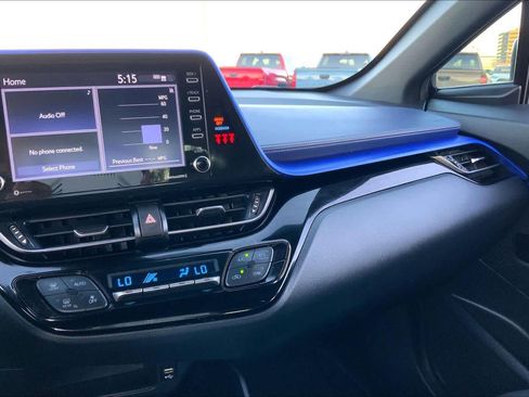 Used 2022 Toyota C-HR XLE image 34