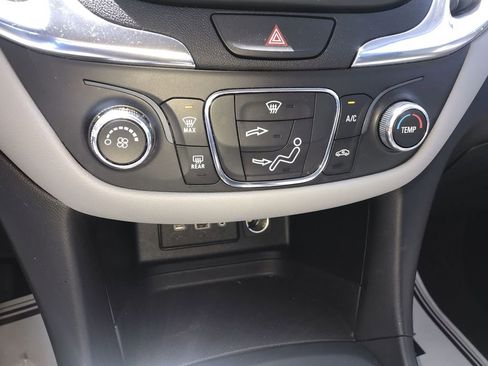 Used 2020 Chevrolet Equinox LS image 18