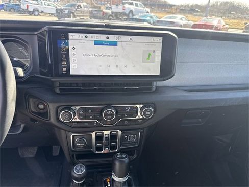 Used 2024 Jeep Wrangler Unlimited w/ Convenience Group image 16